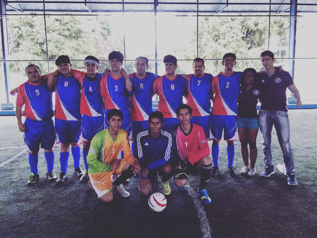 #TBT ¡Cuando el fútbol disfrutó de mis habilidades! 😂 En esta semana de la patria recuerdo cuando fui parte de la Selección Nacional de Fútbol de no videntes 🇨🇷