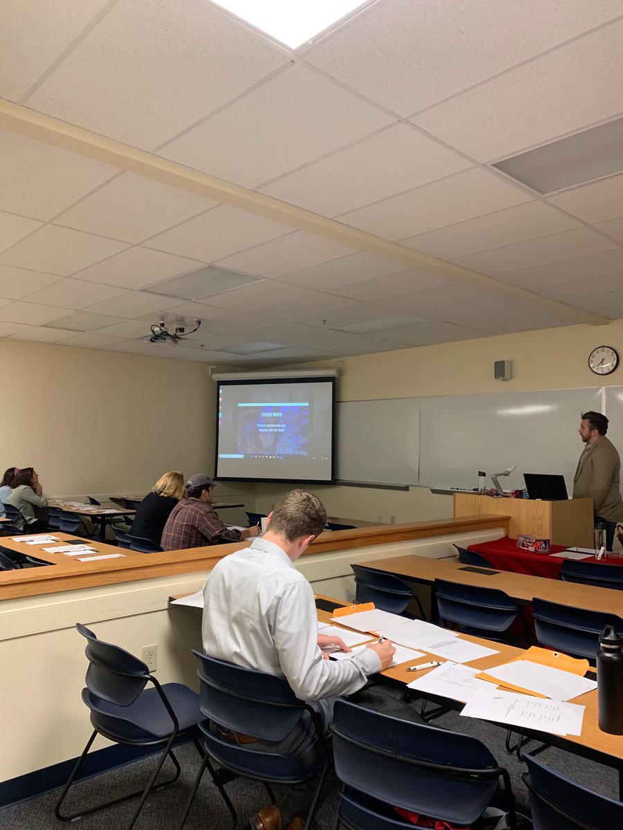 lizdickinson8's tweet photo. @ReesJosh presenting at @AM_National #CampaignInADay snapshot. #AMTrain #majority #Virginia https://t.co/YxkRkzBrCn