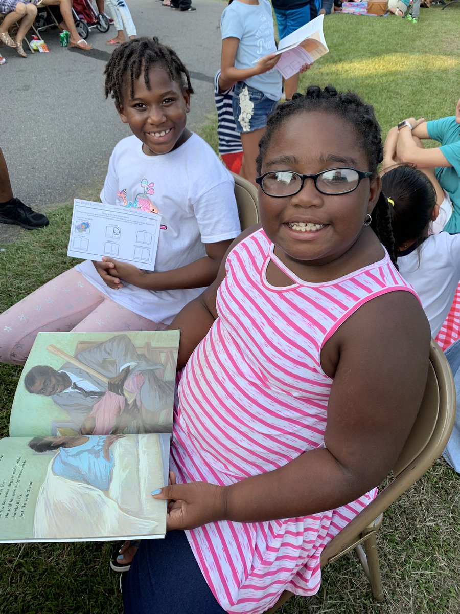 msthompson1st's tweet photo. Picnic in the Park ✅ We read so many books that we broke a sweat 😜🥵 #itwasalso90degrees #itwasstillfun #rocketreaders @RobbinsRockets https://t.co/CcrmJDFR6U