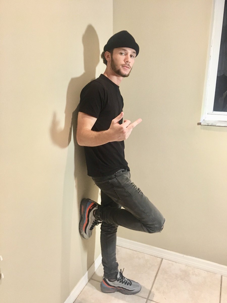 Lowson12_'s tweet image. I lost my love.. I lost my heart 💔... I didn’t know what to do🚶🏼‍♂️...
#RipMani #RipRell #RipZee