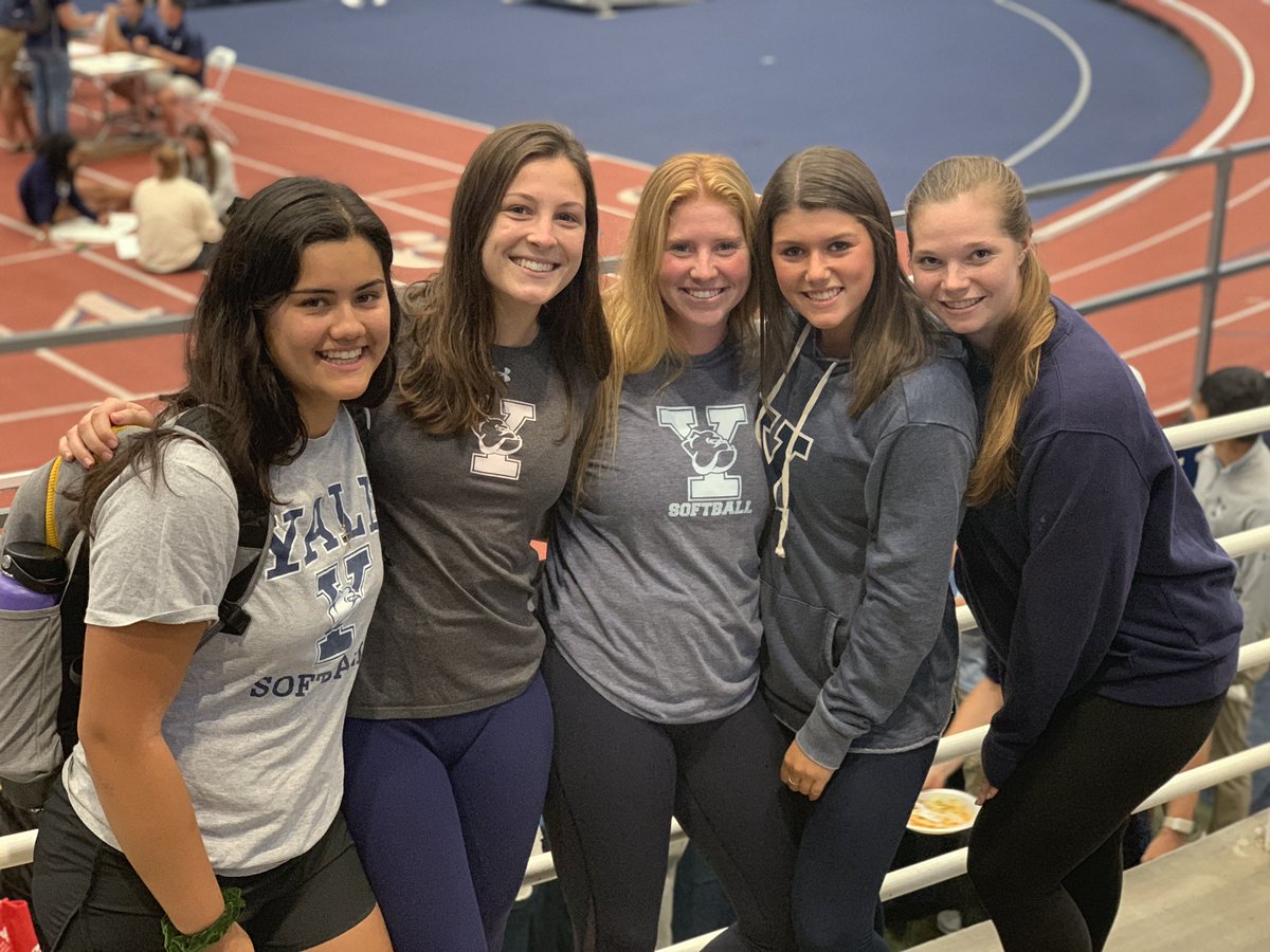 YaleSoftball's tweet photo. The squad at the Welcome Back BBQ today! Happy to have them back on campus. Also got in some pets with our favorite Bulldog, @HandsomeDan18! 

#ThisIsYale https://t.co/fAxBYusTOt
