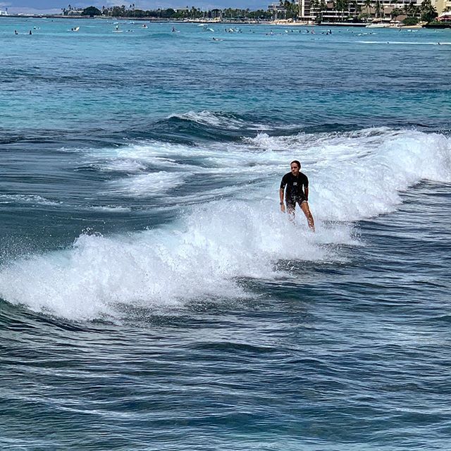 larisamajors's tweet image. Catch Surf 🏄 
#thursdaythrills #noschool #catchsurf #lifewithboys #waikiki #walls #sealavie #oahu #oahusurf #surfoahu #boyswhosurf #surf 📷 credit: @nekocat10 ift.tt/32DI7vG