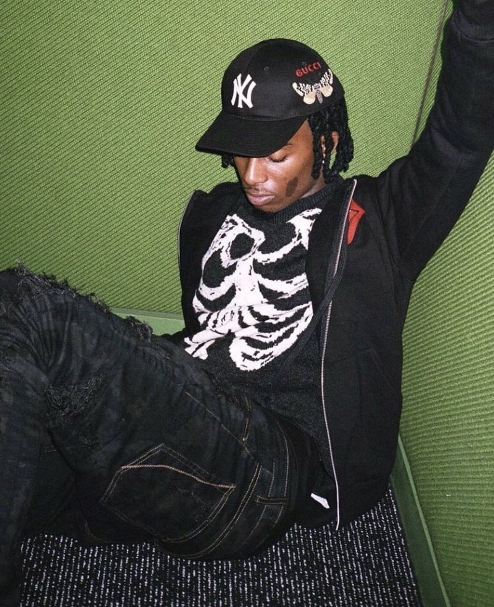 JusCameron's tweet photo. If it drops tonight, we booling https://t.co/H4cSFPwhP4