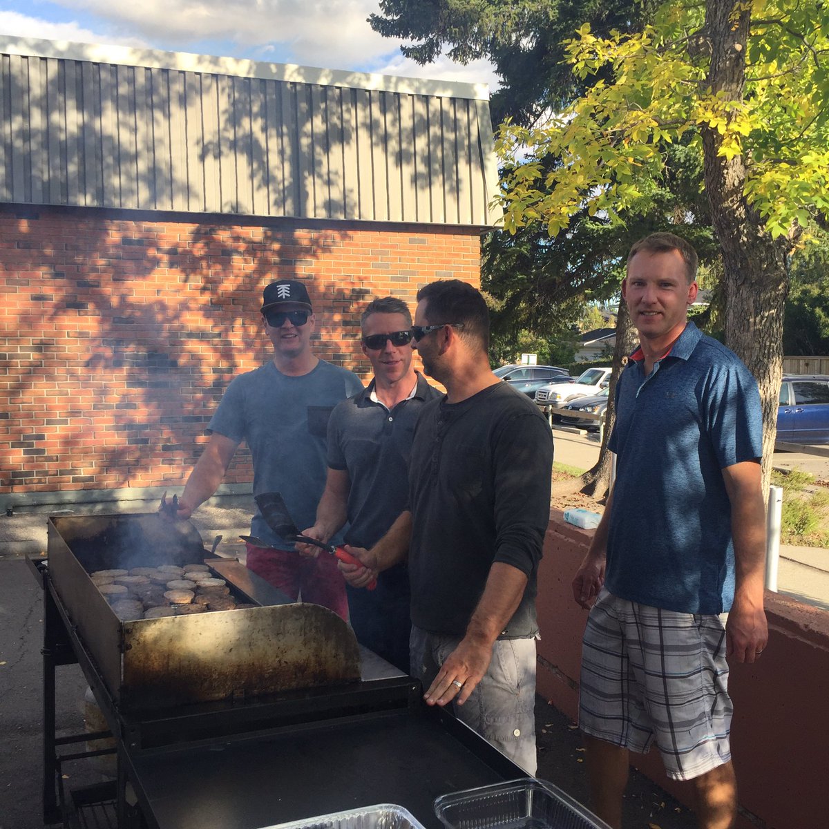 FreshAirFriday's tweet photo. Dr. Coffin Welcome Back BBQ! Sunshine, fantastic food and great community gathering. #FreshAirFriday #WeAreCBE #greatcommuntiy https://t.co/Yg4CI73j47
