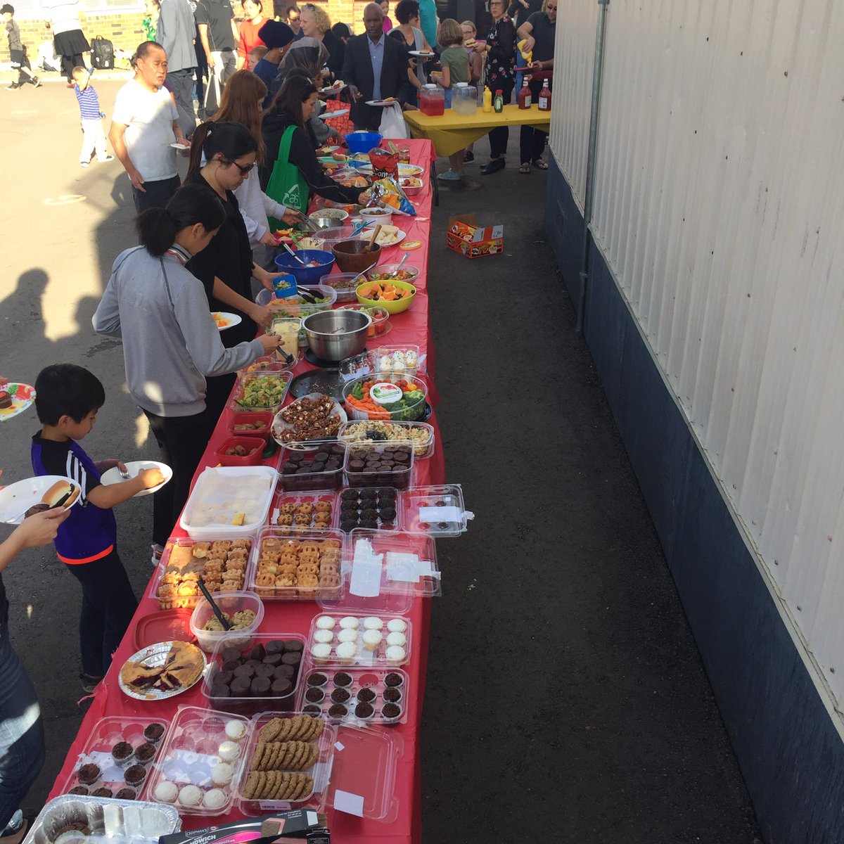 FreshAirFriday's tweet photo. Dr. Coffin Welcome Back BBQ! Sunshine, fantastic food and great community gathering. #FreshAirFriday #WeAreCBE #greatcommuntiy https://t.co/Yg4CI73j47