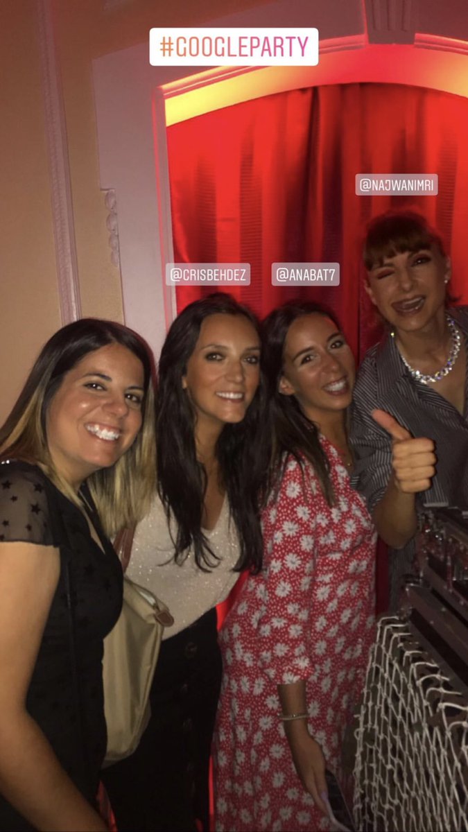 NajwaBrasil's tweet photo. 📸 | Najwa com fãs na #GoogleParty (via rdmalvarez) https://t.co/jBsJi0bhnC