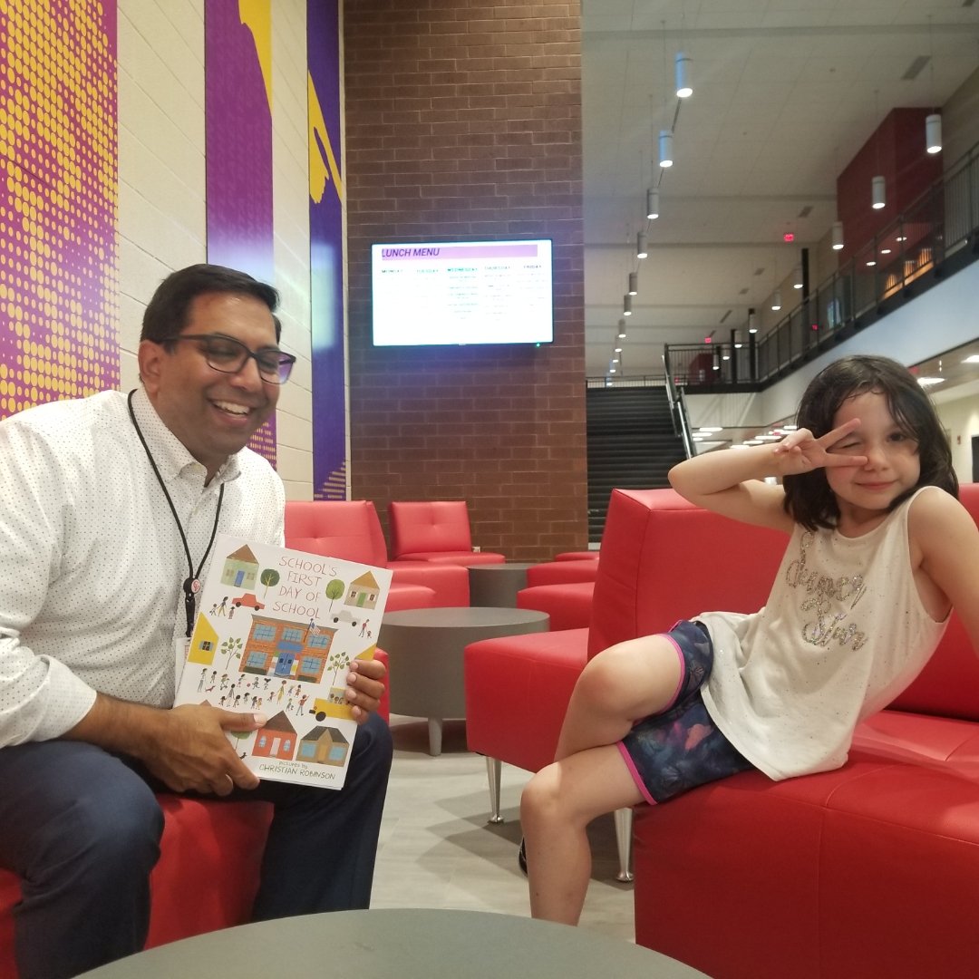Apparently, my daughter knew exactly who to make friends with at Read-a-paloosa. Watch out @CvSupe , she may be coming for your job in a few years. <a href="/CatBayliss/">Cat de La Barrera</a> and I have warned you 😁😂. <a href="/MountainViewMS1/">Mountain View MS</a>
