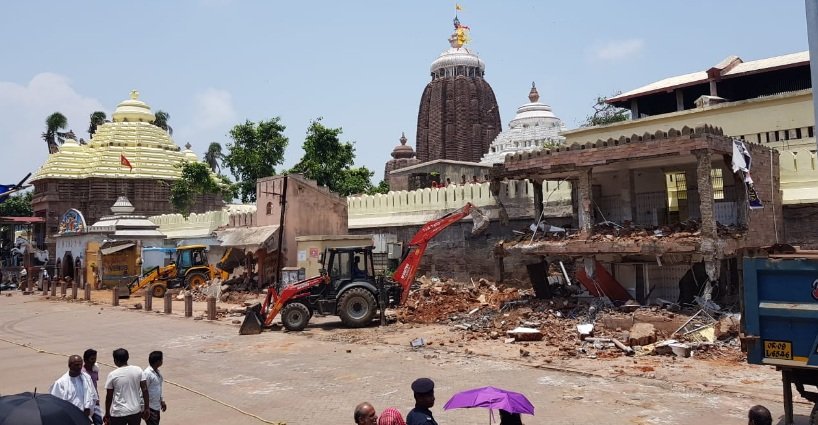 gurusevakash's tweet photo. Why always hindu temples and Muth are targeted??? India wants to become a hindu nation.. #awakehindu #StopDemolitionOfPuriMutts https://t.co/HPJNWVahuf