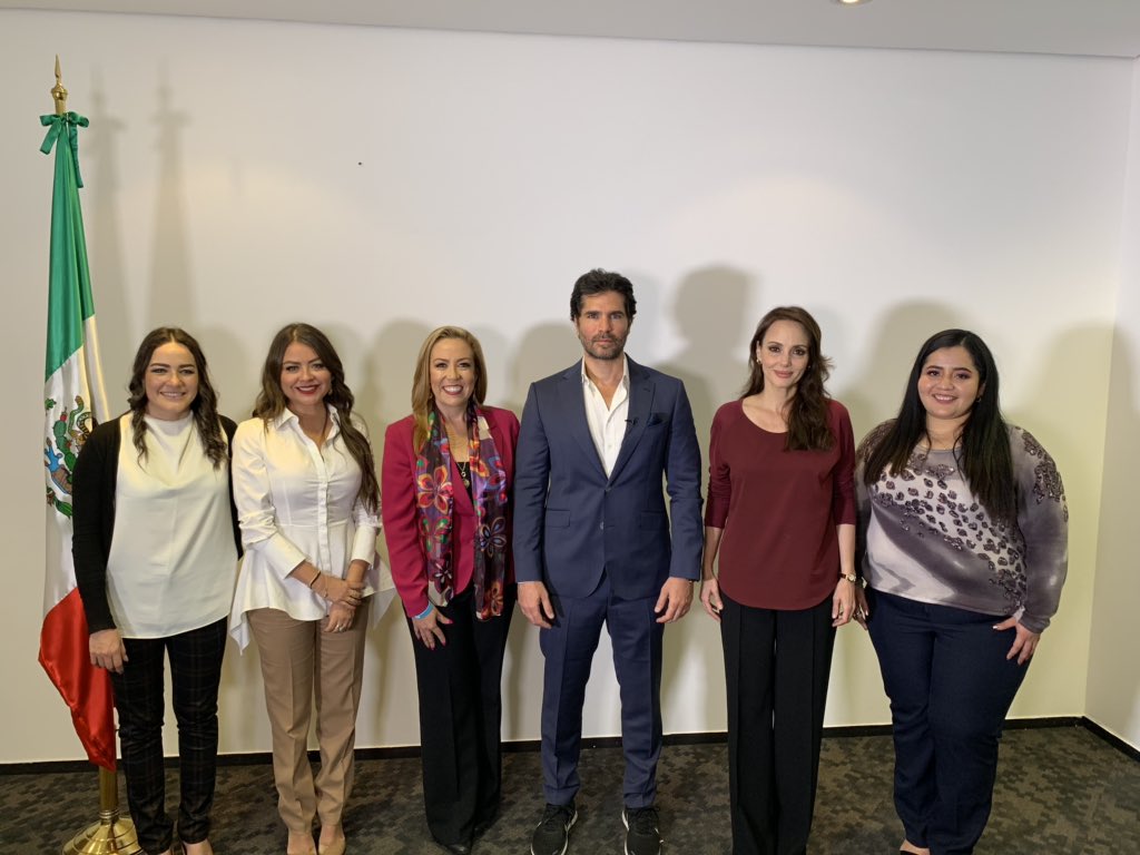 Debido al impacto de <a href="/Inesperado_mx/">InesperadoLaPelícula</a> en las presentaciones privadas que hemos realizado en #México decidimos organizar 32 Premiers para que cada Estado tenga la oportunidad de celebrar la vida por medio de la película. Para lograr la meta cambiamos el estreno para el 25 de Oct.