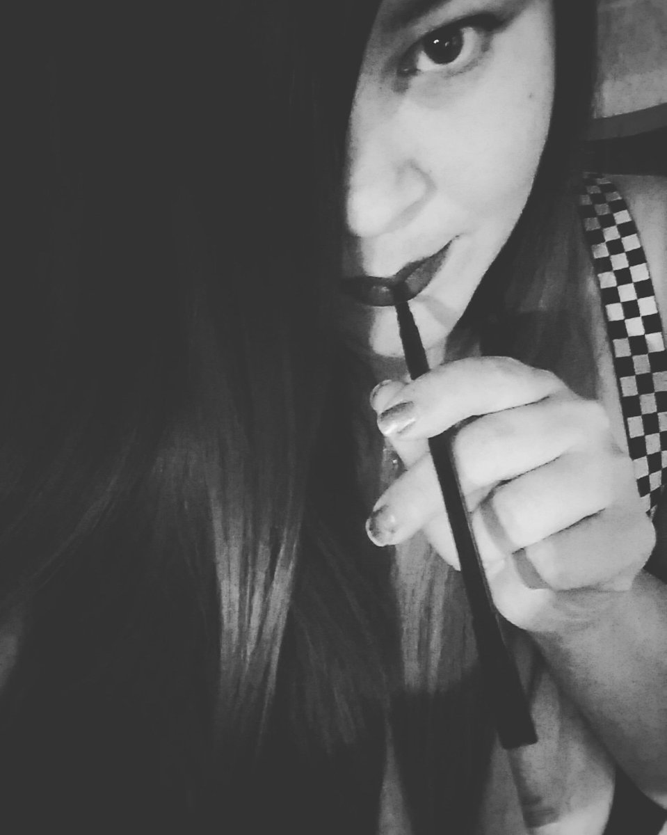 emii_lynn's tweet photo. Feelin like Audrey Hepburn, glamorous and sexy all in one #smokinggirl #sexysmoking #smokingfetish #smokingfetishnation #smokefetish #smokefetishnation #sexysmokinggirl #corktip #sensualsmoking #aftersexcigarette #marlborosmoking #girlsmoking #sexysmoker #heavysmoker #smoker https://t.co/Ph3NAtdfx0