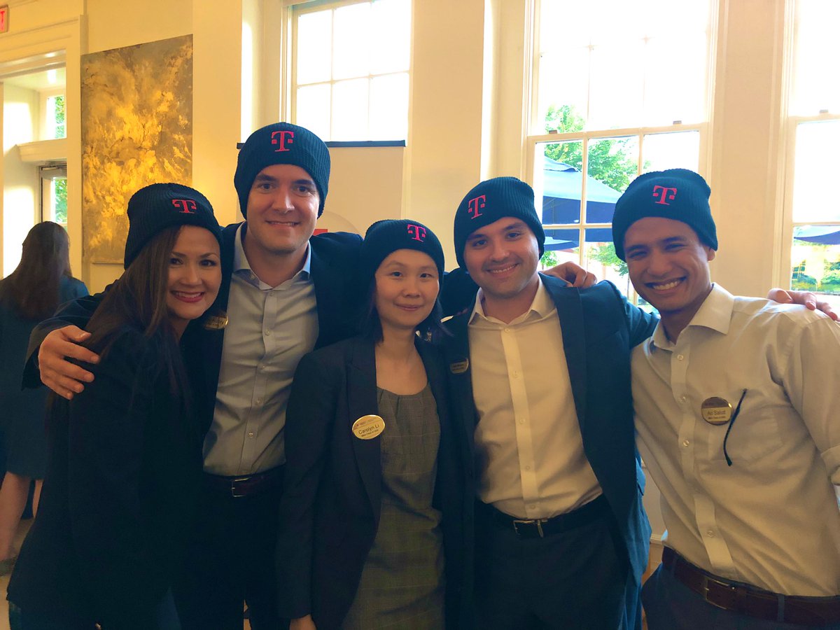 leaders2_execs's tweet photo. @DardenMBA  thank you for an amazing networking event with your incredible students!!! #WeWontStop https://t.co/hcmI9O5uoQ