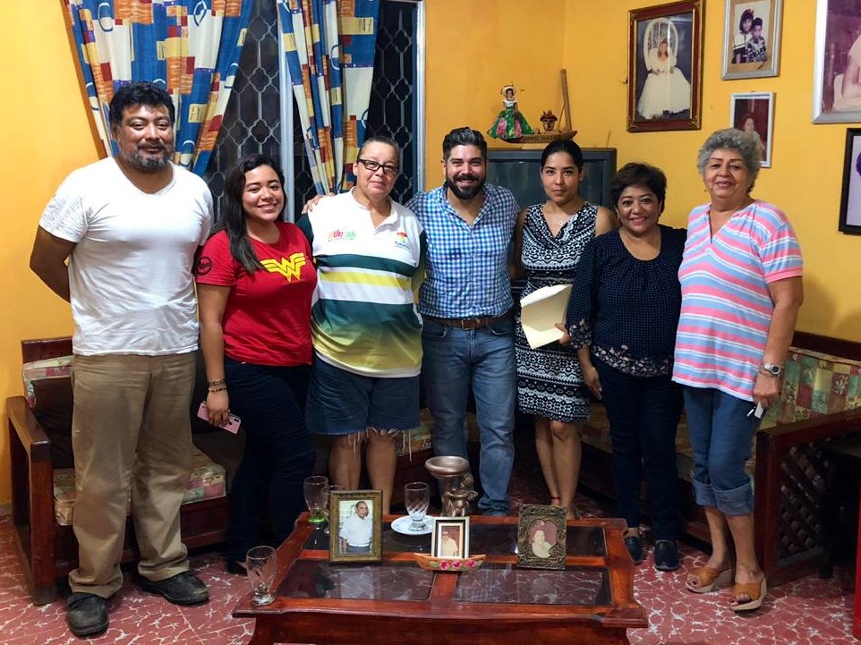 PacoCelorio's tweet photo. Visitamos y escuchamos el sentir de liderazgos secciónales importantes de una parte de la Colonia Atasta con quienes coincidimos en la construcción ciudadana de un #CentroVerde. 
#YaNosToca https://t.co/Fu3nm6RkOl
