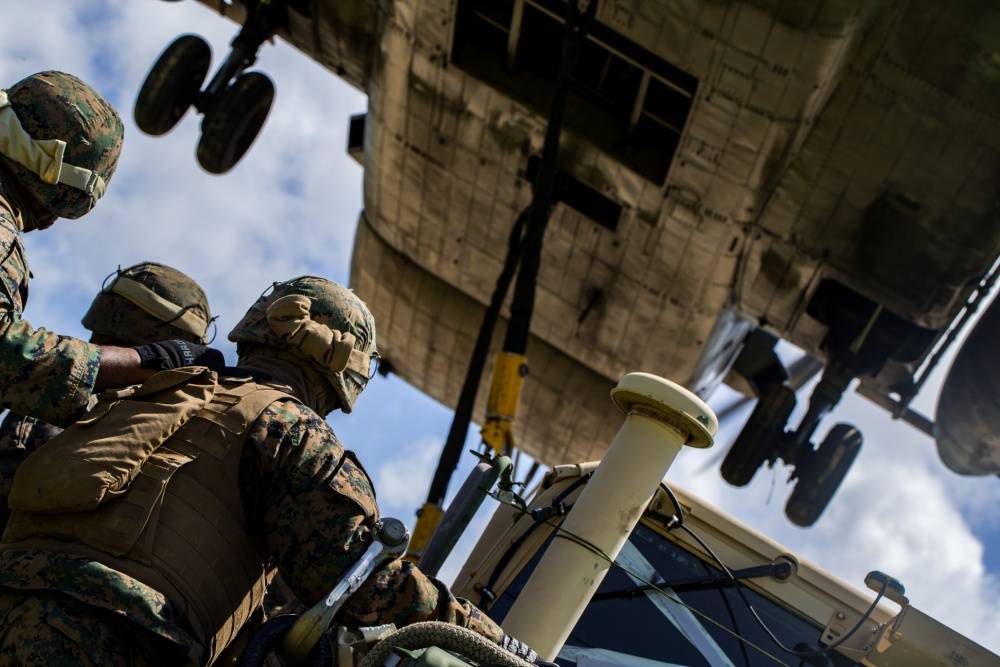 MCB_Hawaii's tweet photo. Brace for Wash
U.S. Marines with Combat Logistics Battalion 4 rig a tactical vehicle for Helicopter Support Team operations at Landing Zone Swan, Okinawa, Japan, Aug. 28, 2019.
#LCE #CLB4 #Okinawa https://t.co/aOXEkiFMkc