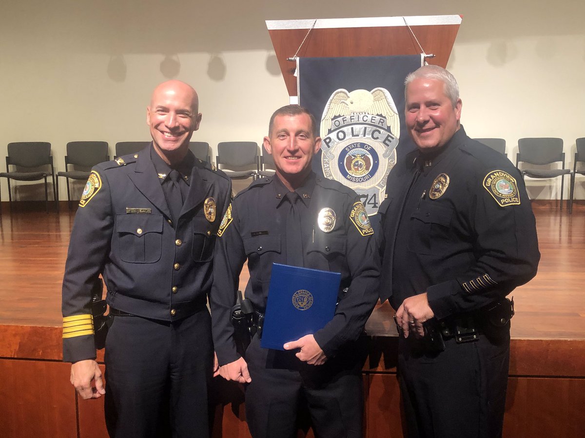 GrandviewMOPD's tweet photo. Congrats to Grandview’s newest Police Officer Mike Russell who graduated from the KCPD Police Academy tonight. @CityofGrandview @umutcgungor @GrandviewParks @gmochamber @kcpolice #movetowardthebadge https://t.co/FAW6uxDTJk