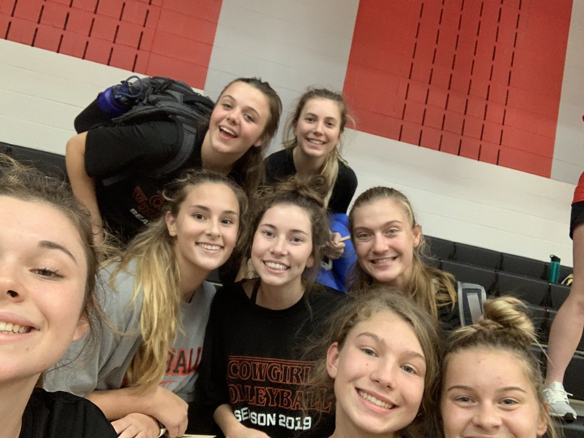 isabelleb022's tweet image. loved getting to watch the future cowgirls tonight during the east vs. west game!! #GOWEST @CowgirlVB