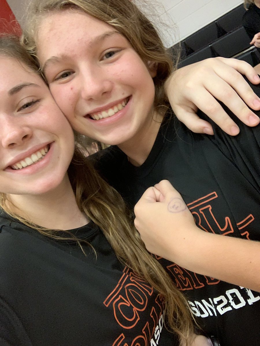 isabelleb022's tweet image. me watching beca in 8th when she was a west wrangler and now watching the 8th graders with her as a sophomore on the same team😩😍 @becacen @CowgirlVB