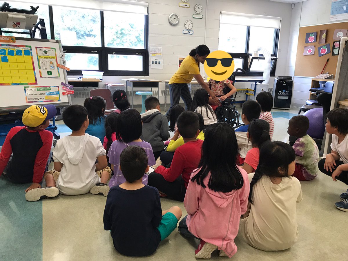 andreahaefele's tweet photo. Thank you Ms Stam & Community Class team for co teaching w/ me! This is a gr8 start up for our #physed class as we make our advocacy cards. The grade 3 Ss always learn so many similarities b/w their classroom and yours! #reverseintegration #physed #playbeyondthelabel https://t.co/nuQ1Rxr0bo