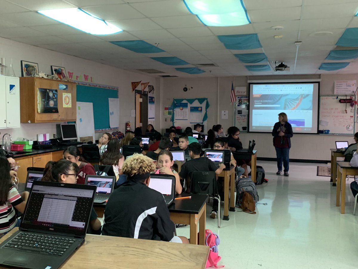 Rattler_Science's tweet photo. Research papers, yay!!!! A big thank you Mrs. Fitzgibbons for coming into our classes to show our Ss the resources available to them (60 Ss @ a time😮) Can’t wait to start!🥳#excited @MrsWeeks10 https://t.co/JmoHR0ySti