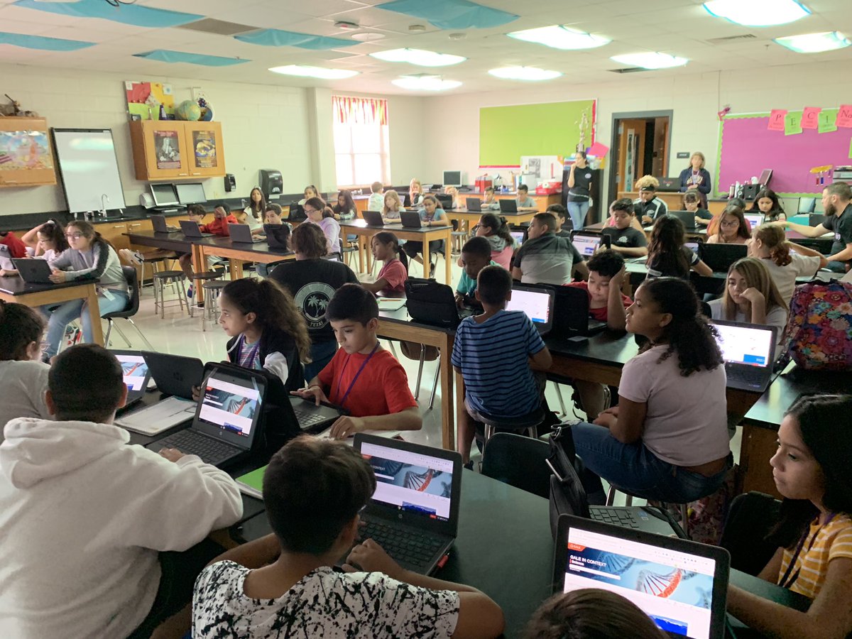 Rattler_Science's tweet photo. Research papers, yay!!!! A big thank you Mrs. Fitzgibbons for coming into our classes to show our Ss the resources available to them (60 Ss @ a time😮) Can’t wait to start!🥳#excited @MrsWeeks10 https://t.co/JmoHR0ySti