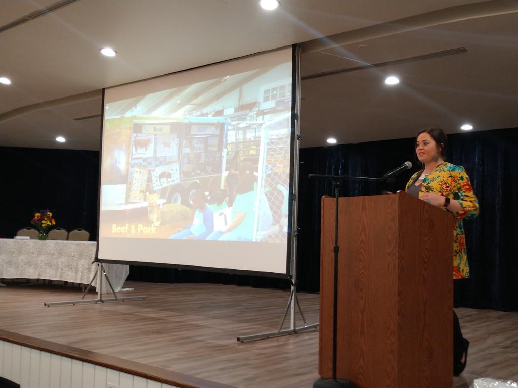 EricZimmerman89's tweet photo. Avery Martin highlighting the Brazos County Pizza Ranch Agriculture Advocacy Program for 200+ Brazos County Farm Bureau members. More than 20,000 youth educated over 16 years!!! #pathtotheplate #BrazosCountyFarmBureau https://t.co/qXw1LNvPua