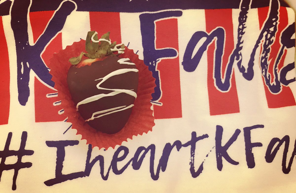 <a href="/SharisBerries/">Shari's Berries</a> Founder <a href="/sharifitz/">Shari Fitzpatrick</a> is speaking at the <a href="/KlamathIdea/">Klamath IDEA</a> Idea Talk (and I scored some sweet #iheartklamathfalls swag! Check out the Rural Business Innovation Summit agenda - I can’t wait for the next one, #RBIS19 rocked! <a href="/DiscoverKlamath/">Discover Klamath</a> #meetmeinklamath