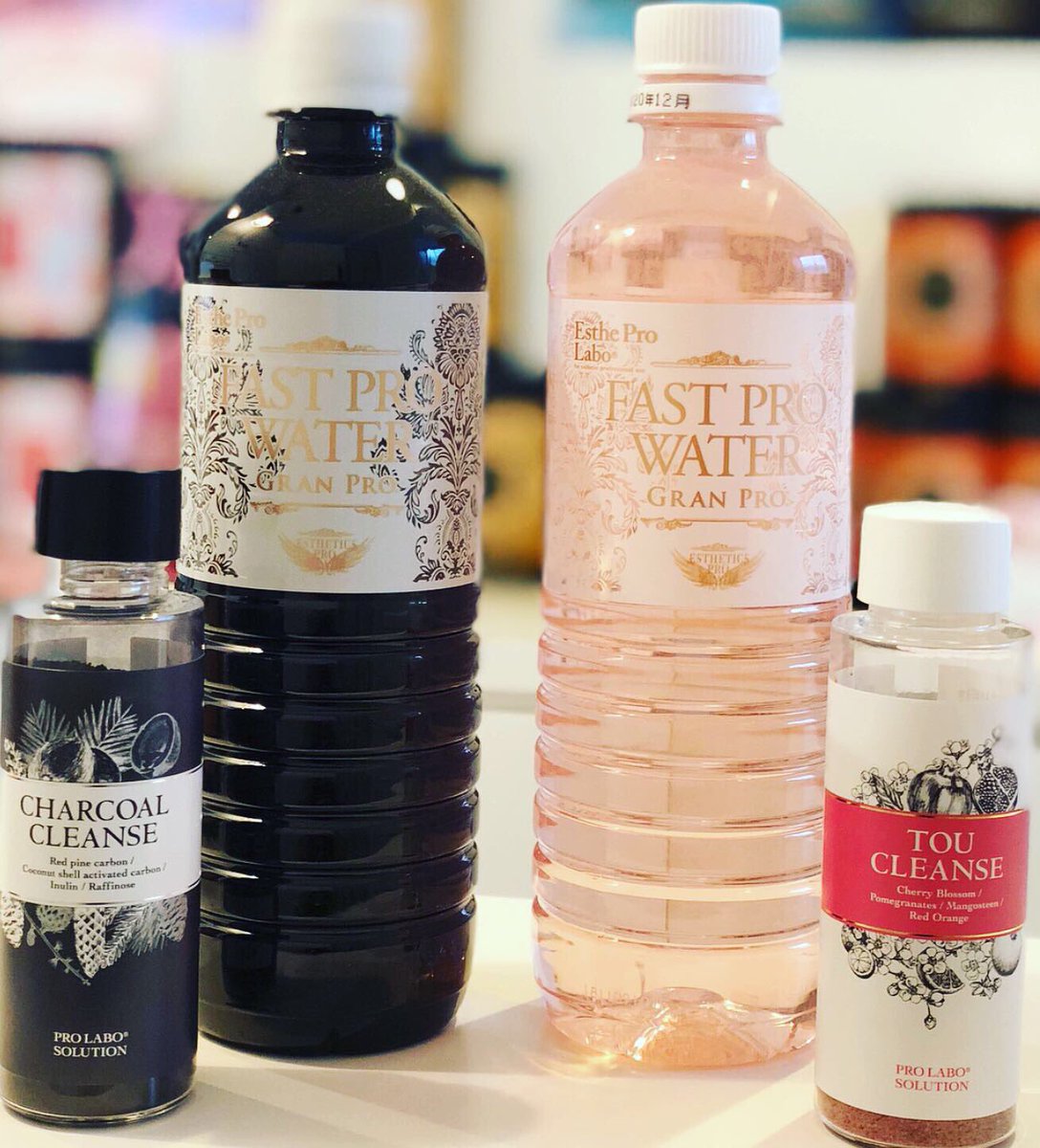 Esthetic Salon ｒ 新商品導入します チャコールクレンズ チャコールクレンズ 色がインパクトありますよね 笑 食事と一緒に飲むことで 糖質 有害な金属 添加物などを 吸着し排出してくれます 体のデトックスしませんか