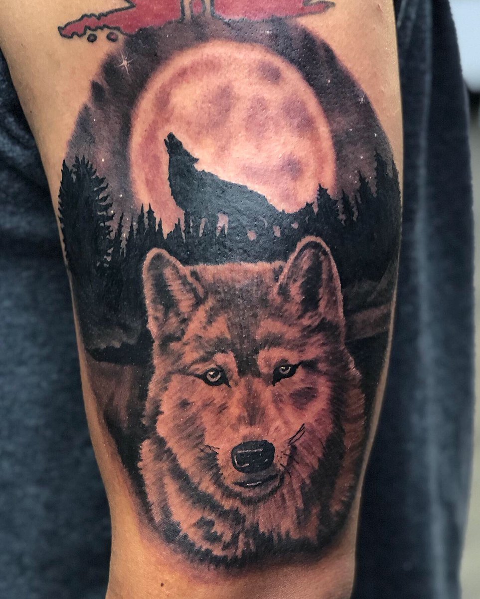 Fun wolf tattoo today 😁🙌🏽 #wolf #wolftattoo #tattoowolf #animaltattoo #bngtattoo #blackandgreytattoo #tattoo #inked #bishoprotary #empireinks #slctattoo #utahtattoo #tattooartist #frostcitytattoo #NGATAink
