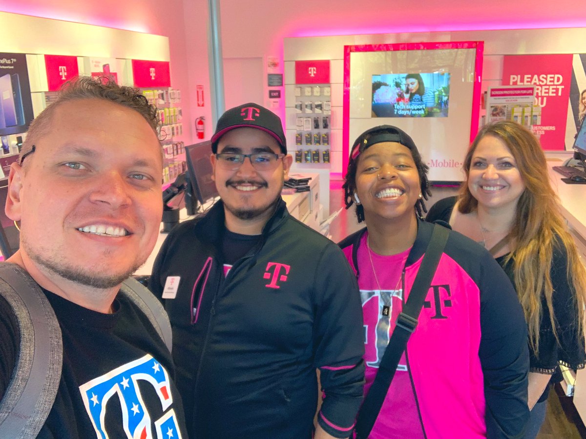 _JRunk's tweet photo. 🍎 visits ✅ 
AE and TPR partnership ✅ ❤️ 

Is it 8am yet?!? #Ready #BAMily @AdrianVanHooser https://t.co/ZYujgOzSe9