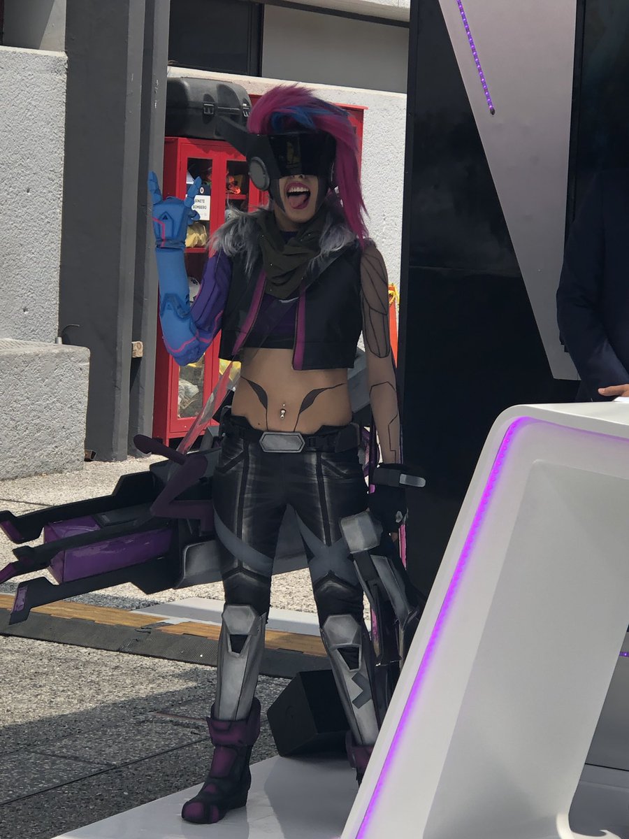 GiselleFitch's tweet image. Esto fue genial!!! 😃🙌🏻 salí en televisión!!! #leagueoflegends #aztecaesports #projectjinx #gizerucosplayer