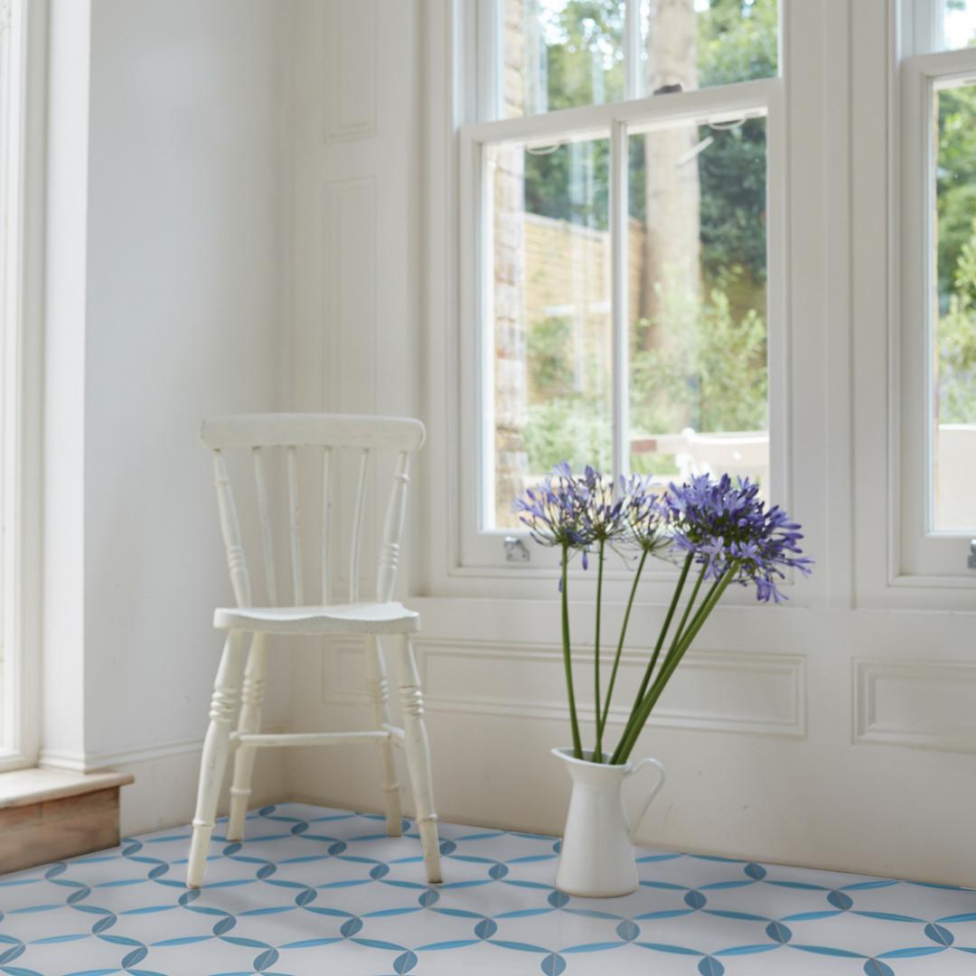 Whatever the season outside, the colours you choose set the mood for your space. That's why it's such a personal thing, decorating your home.
This bright space features Hex in Blue - and will never feel wintry! bit.ly/2GQjErv
#homeinspo #floortile #interiordesign