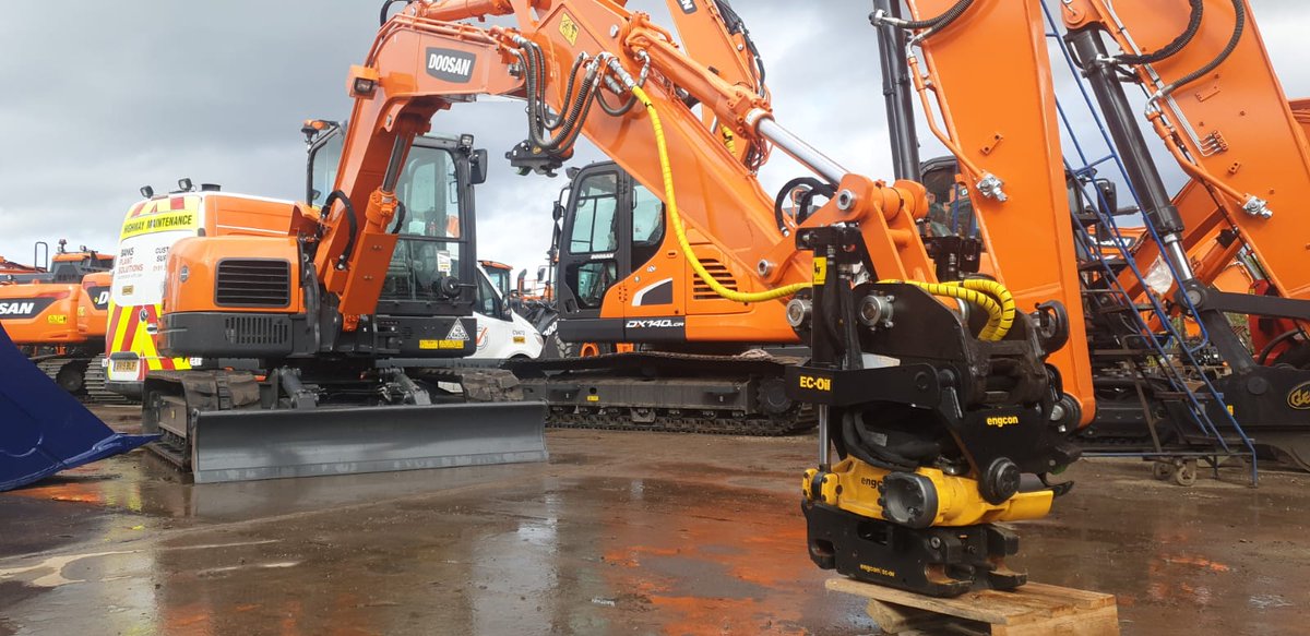 engcon_uk's tweet photo. Lovely little @DoosanEquipment DX85 fitted with an Engcon EC209 tiltrotator. Comes with DC2 controls and EC-Oil. Fitted by our friends at The Banks Group for @lloyd_ltd. Doosan and Engcon make a great team! ππͺπΈπͺπ°π· #Engcon #EC209 #Tiltrotator #Doosan #DX85 https://t.co/SFOj8KFTPp