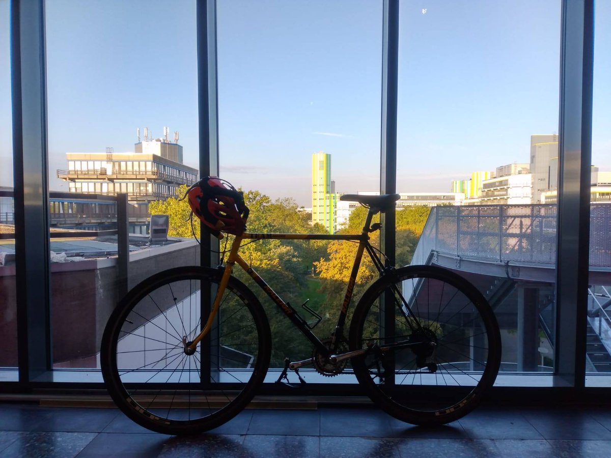 unidue's tweet photo. Zum weltweiten #Klimastreik nächsten Freitag: Wir würden uns freuen, wenn möglichst viele an diesem Tag den #PKW stehen lassen und mit #ÖPNV oder #Fahrrad zur #UDE kommen. 🚇🚴♂️#UDEautofrei #UDE4Climate https://t.co/hZUkf7wlCp 📸 Arne Rensing https://t.co/gkD7jxhcW0