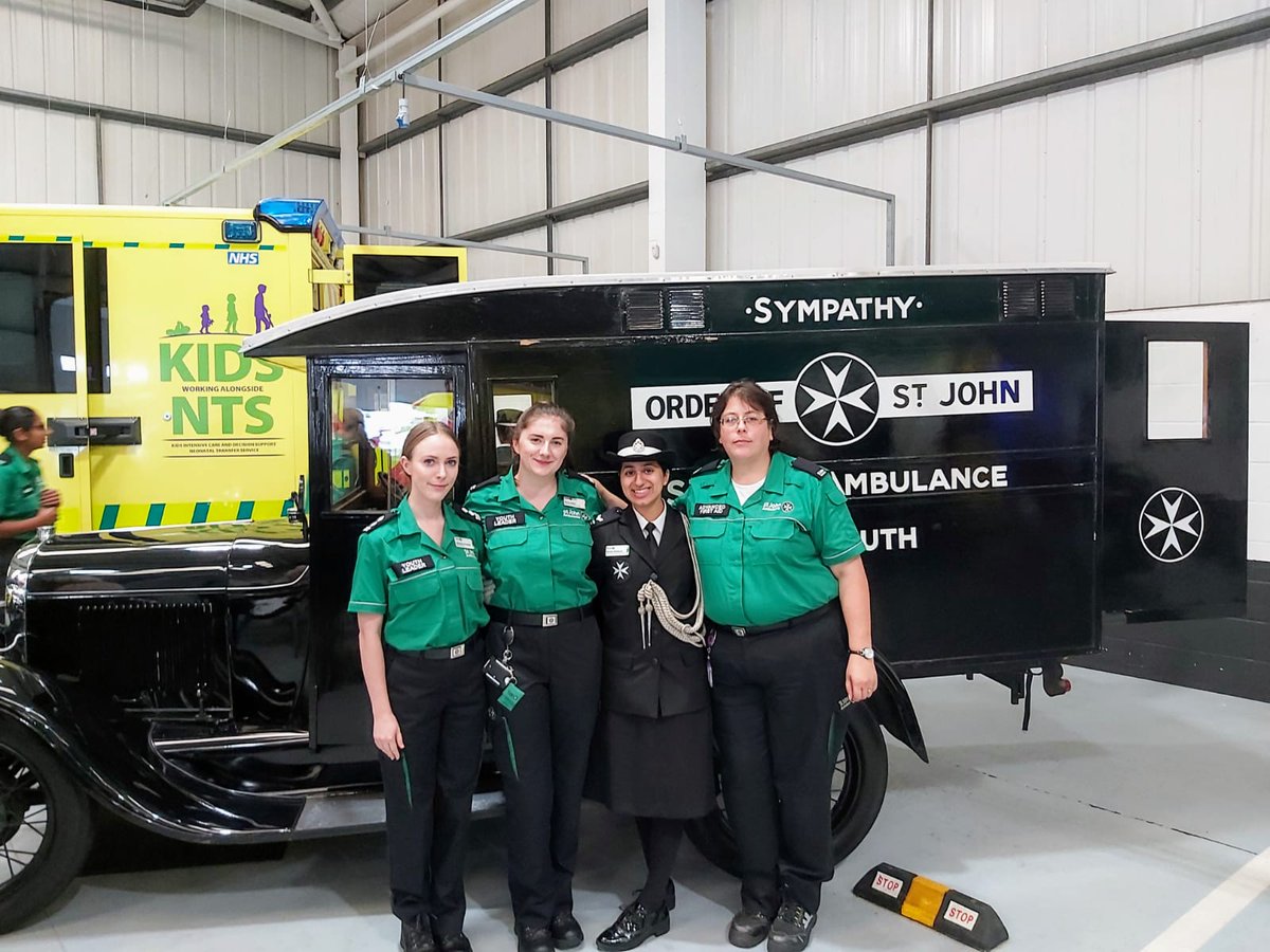 BhamCentralASU's tweet photo. Yesterday some of our Youth Leaders had the pleasure of attending the Official Opening of Union Park and meeting The Princess Royal. What a lovely way to spend the day! #mySJAday @Alisha_SJA @Lesbutterwick @em_insley https://t.co/7jcQSuANvZ