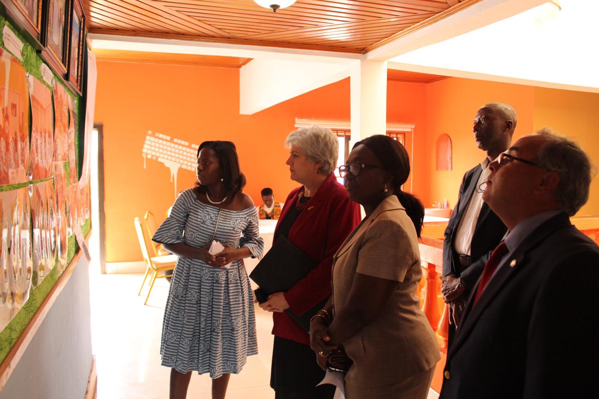 lusdavo's tweet photo. Ambassador Stephanie Sullivan, the ambassador of the U.S to Ghana, being shown products of our Open Cities Africa - Accra City project, yesterday at Mobile Web Ghana offices. @hotosm @MobileWebGhana @GFDRR @OSMGhana https://t.co/gdkif8Muzz