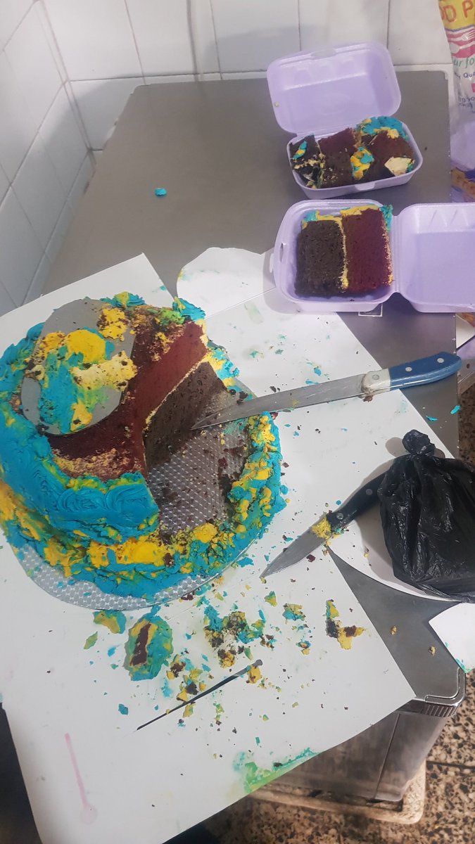 LuchezC's tweet photo. Who's your Enugu cake plug?
So my lil brothers birthday was last week and they came East to celebrate 😊...I've always been a die hard belmonds faithful except I've got to pick a cake for someone impromptu from Crunchies but y'all just need a bite of this Momez cake😍😍😍#Enugu https://t.co/cN1EUPFWfl