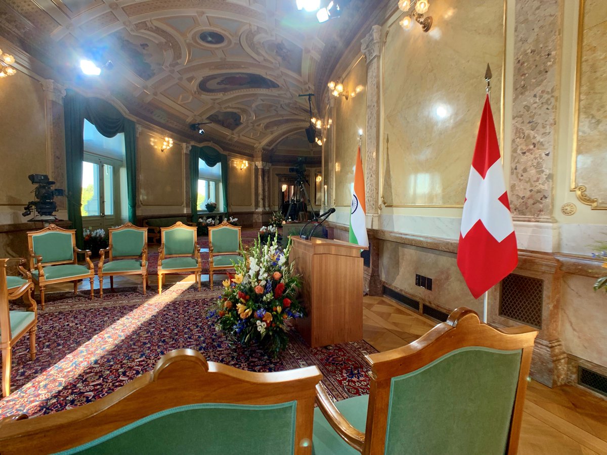 ParlCH's tweet image. #Wandelhalle wandelbar. Anderer Zweck, anderes Gesicht. Die Lobby des Nationalrates im Schweizer #Parlamentsgebäude wird anlässlich des Besuchs des indischen Staatspräsidenten Ram Nath Kovind zum repräsentativen Empfangssalon.