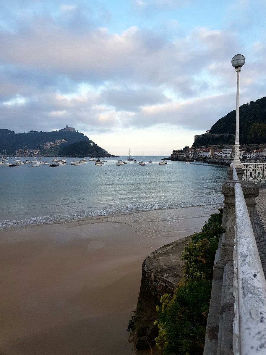 alex__rawlings's tweet image. Back in the Basque Country and once again fighting my inexplicable urge to speak to everyone in Hungarian #polyglotproblems