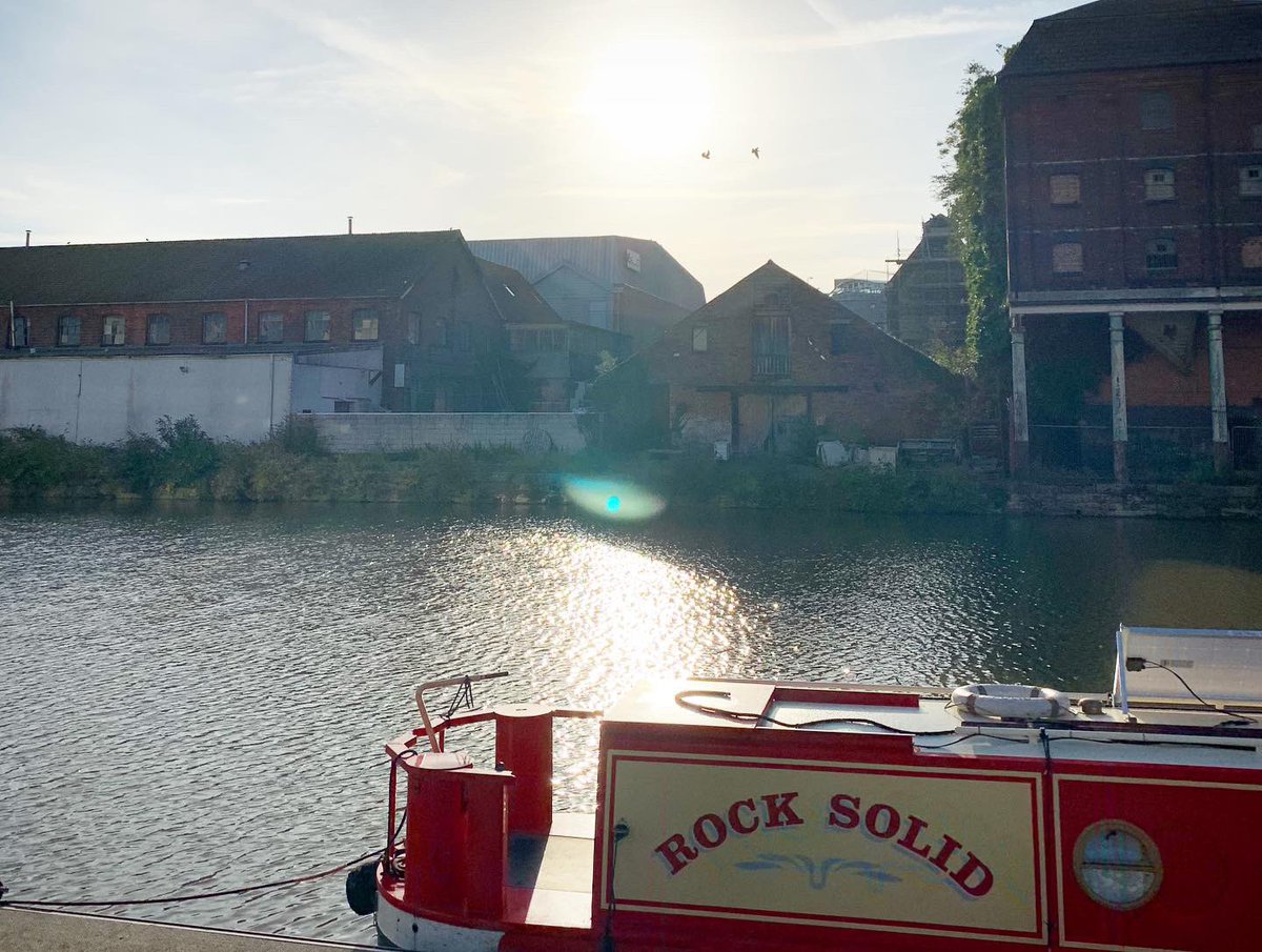 AlexPKell's tweet photo. Every morning I get to walk to work I’m grateful, such a good way to start the day. #Sunshine #Peaceful #AvoidTheRatRace #Gloucester https://t.co/99yZ7z5UWJ