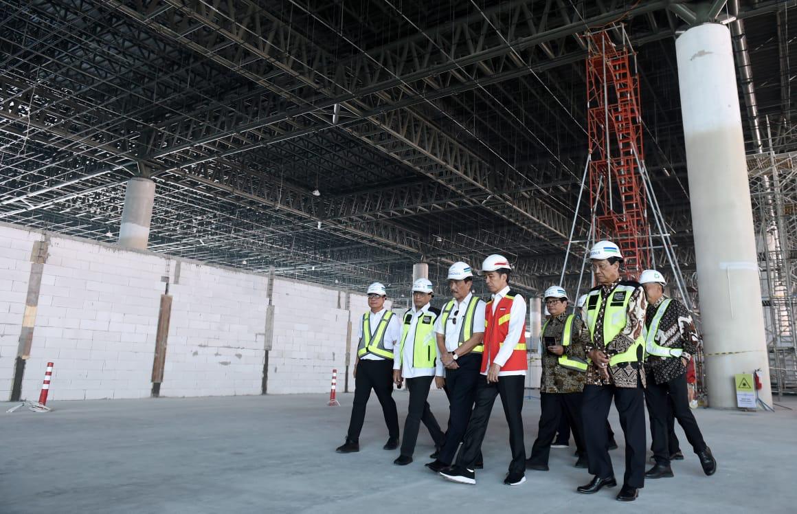 Sebulan ke depan, saya ingin menyelesaikan masalah perbaikan ekosistem investasi. 

Seluruh kementerian saya minta menginventarisasi semua regulasi yang menghambat investasi, juga perusahaan-perusahaan mancanegara yang sudah berkomitmen tapi mengalami kendala di lapangan.