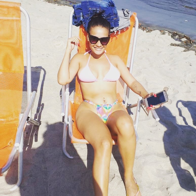 iasmimborges18's tweet photo. Deu praia hoje 🍻🍻🍻🌞😘 https://t.co/UjuaYTPrzx