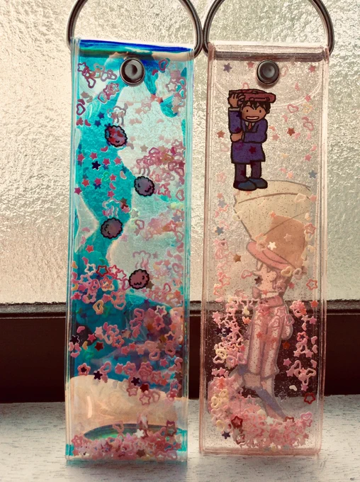自分用に頼んでたストラップが届いたー!
左がオーロラ。右がラメピンク。写真うまく撮れない。キラキラしてる。厚ぼったい印刷が可愛い。

#クっさん 