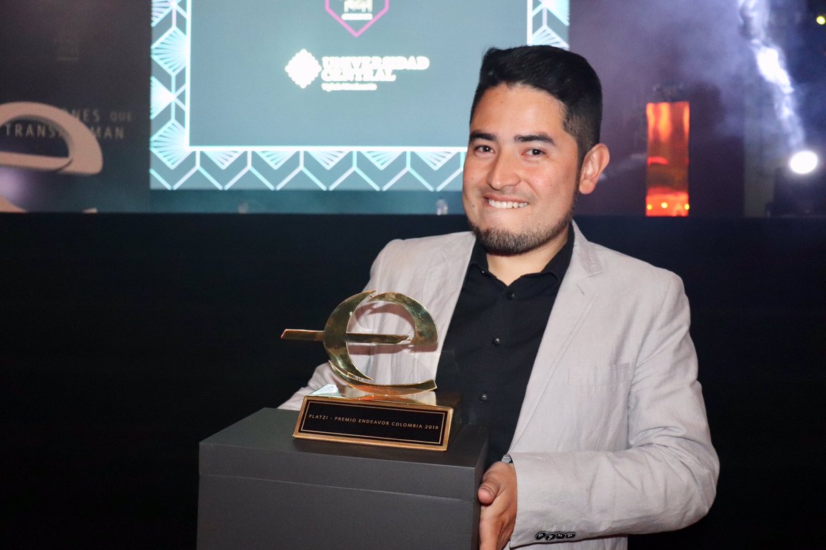 Y con ustedes... ¡¡¡<a href="/Freddier/">Freddy Vega</a> y <a href="/cvander/">Christian Van Der Henst✨</a> de <a href="/Platzi/">Platzi</a>, los #EmprendedoresEndeavor del año!!! 👏🏻👏🏻👏🏻

#HighImpactNight
#ConexionesQueTransforman
#NuncaParesDeAprender