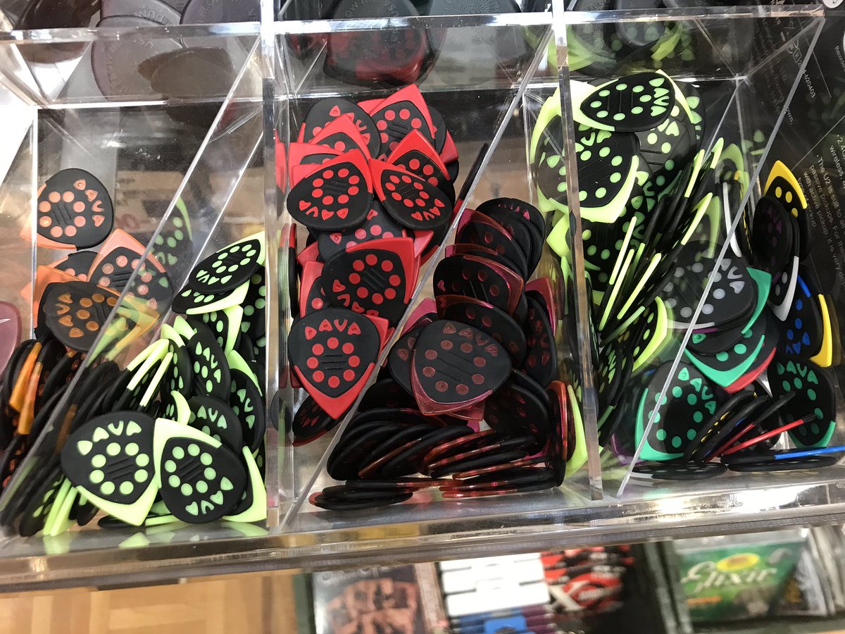 esptechhouse's tweet photo. 話題沸騰 #DAVA ピックの中で特に人気のGrip Tipシリーズ、Jazz Gripシリーズ各種 入荷しました!ピッキングニュアンスを大切にするギタリストにはバッチリハマるのではないでしょうか👍
販売価格 1枚 ¥200(税別)です!
#esptechnicalhouse #DAVAピック #DAVAPick https://t.co/rG8WX7jC9b