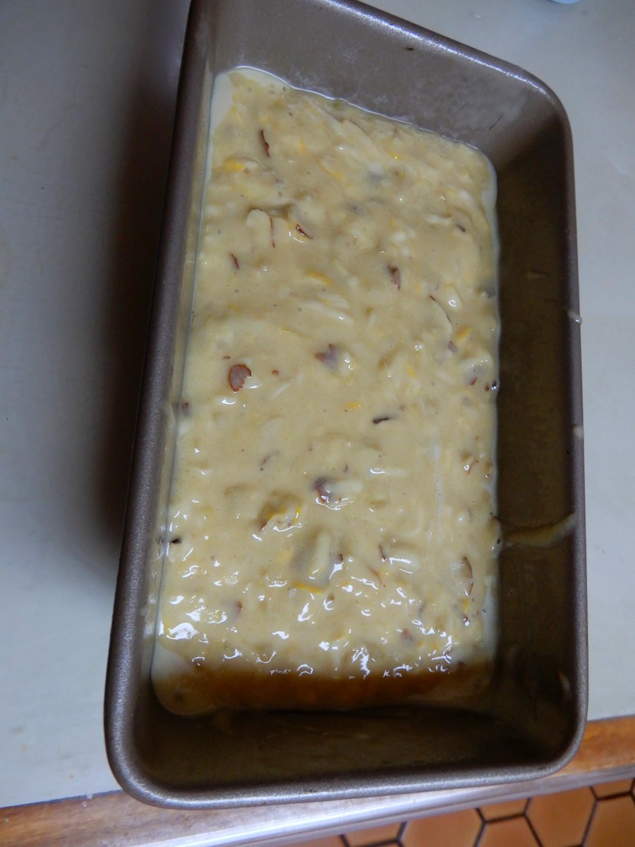 TheTickleFox's tweet photo. I also made this #SummerSquash #Bread with #CrystallizedGinger and #Almonds. An easy #QuickBread . A good way to use up any of the squash backlog. (My pattypan and poolball squash plants have all died, but I'm still getting a few from the CSA Shares #Vegan #Baking #GentlemanDoll https://t.co/Nvnn0aby2B