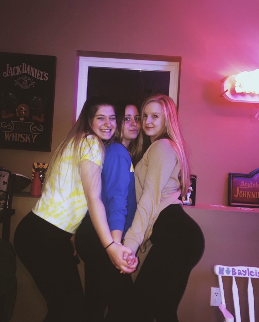 obilinovic's tweet photo. happy birthday @Bayleighwise_ miss you and our 4 years of art classes together💓💓hope you had the most perfect day https://t.co/lR7fuABXJZ