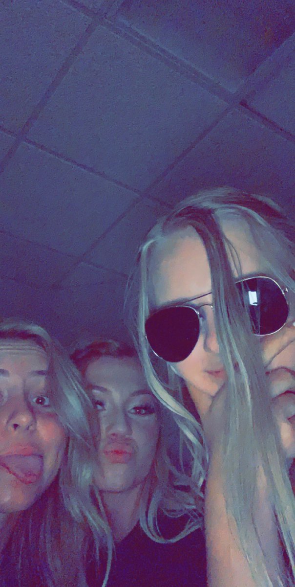 obilinovic's tweet photo. happy birthday @Bayleighwise_ miss you and our 4 years of art classes together💓💓hope you had the most perfect day https://t.co/lR7fuABXJZ