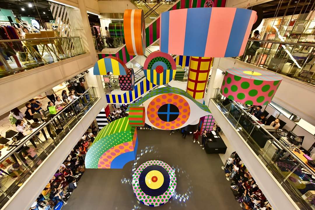OneSiamOfficial's tweet photo. Color Of Siam สีสันและพลัง Art ที่ลอยทั่วสยาม กับงานศิลปะระดับโลก การจัดแสดงผลงานอินสตอลเลชั่นระดับโลกของ CRAIG &amp; KARL วันที่ 10 ก.ย 62 - 5 ม.ค. 63 เอเทรี่ยม 2 ชั้น G สยามเซ็นเตอร์

#ONESIAM #SiamCenter  #colorofsiam #craigandkarl #JackieJackrin #PorscheSivakorn https://t.co/Za5fhW6172