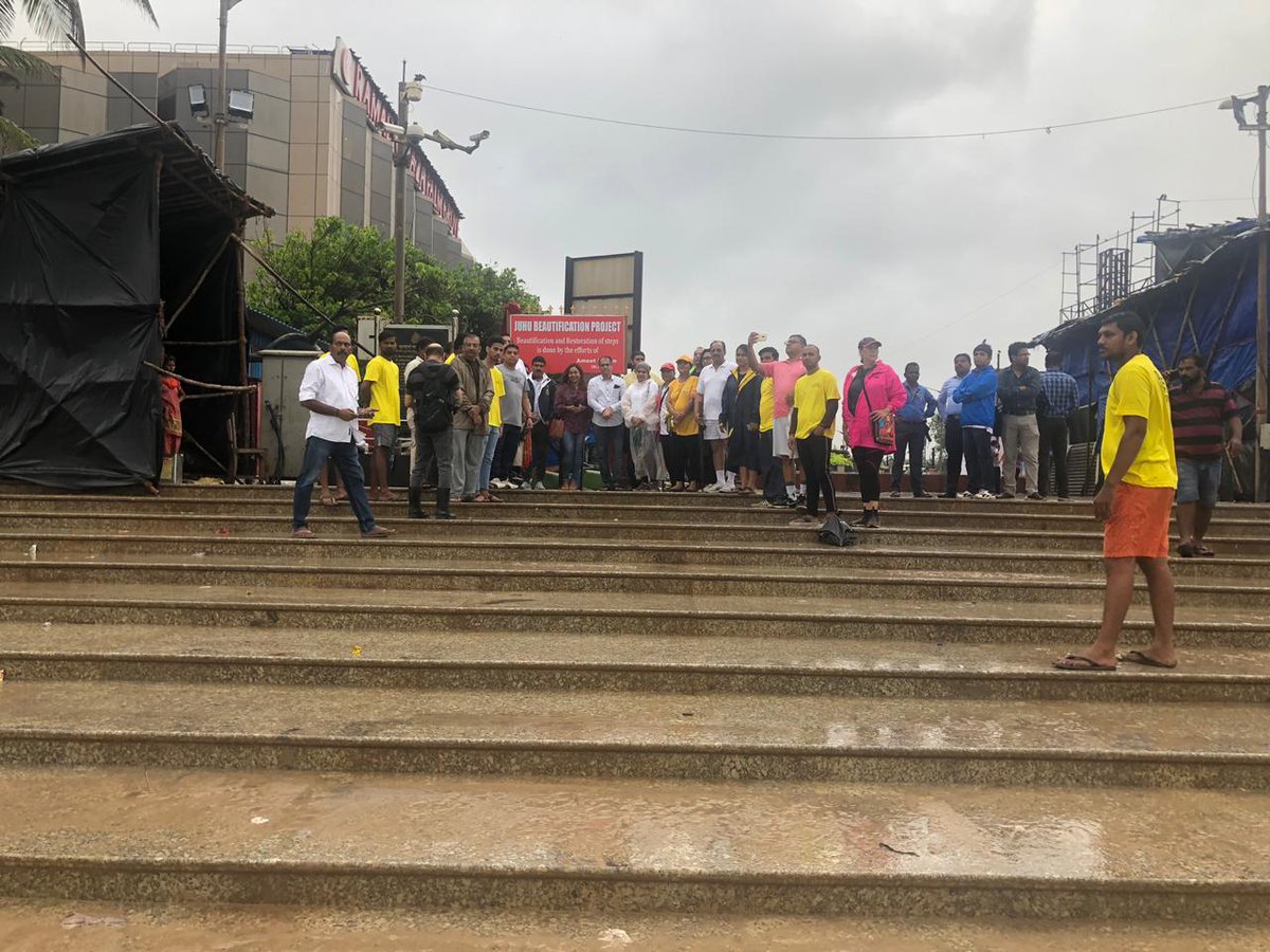AmeetSatam's tweet photo. Inaugurated the new Juhu Beach Steps made from my MLA funds from where thousands of people enter the beach everyday! https://t.co/ZbhLtBbguA