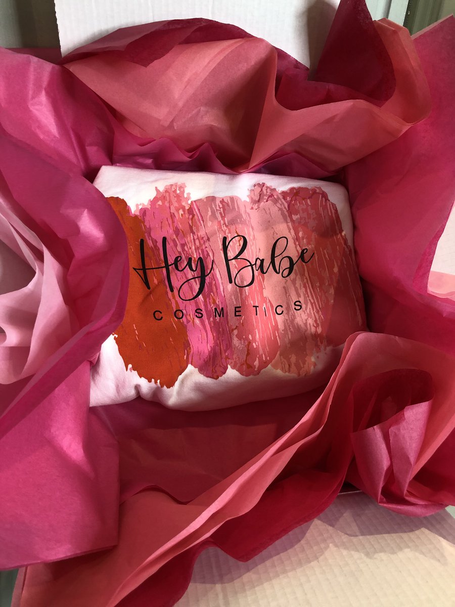 CosmeticsHey's tweet photo. @Sarah_Hyland ✨I hope you enjoy your gorgeous package of Hey Babe Cosmetics. I designed it with you in mind. It’s has finally arrived at your PR firm in L.A.  💗Nicole Abbott 💄😘🌸https://t.co/LMs6tHCTda https://t.co/3sXvpGtKAS