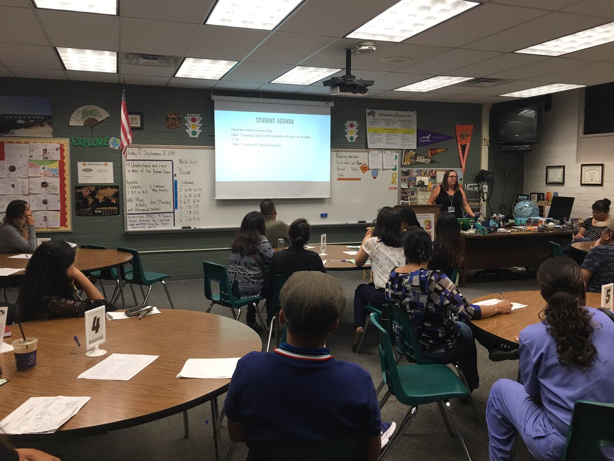 CarmenitaMS's tweet photo. Back to school night 2019 at Carmenita. Community and school partnership at it's best. #abcstories #abcusd #Cmsteachersrock #cmscommunity https://t.co/JVxY4iWnwp